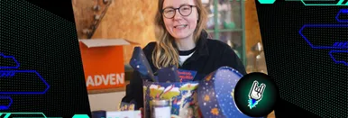 makery.care-Gründerin Justine Spalik mit dem Adventsome-Adventskalender 2025.