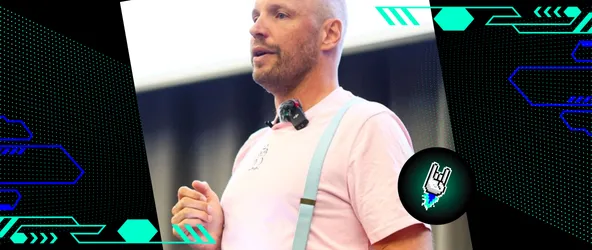 Nils Binder als Speaker bei der Front End North.