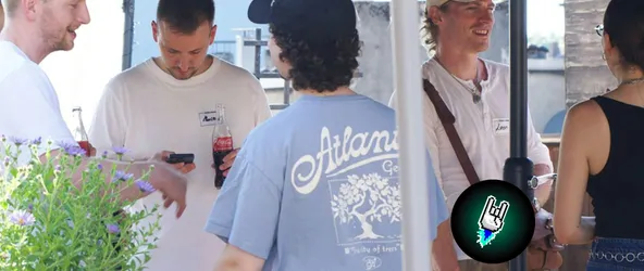 Fünf Gäste der ersten Ausgabe von YoungXHungry auf der Dachterrasse von 9elements.